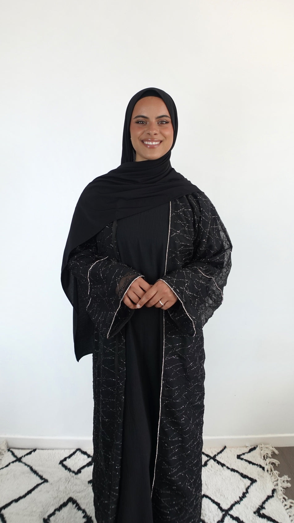 Abaya Noire – Taille M (ou S Selon Description) – Style Caftan – Neuf Sans étiquettes – Achetée à Dubai