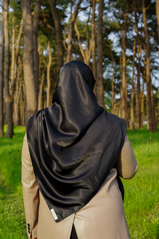 Silk carré de soie hijab noir 