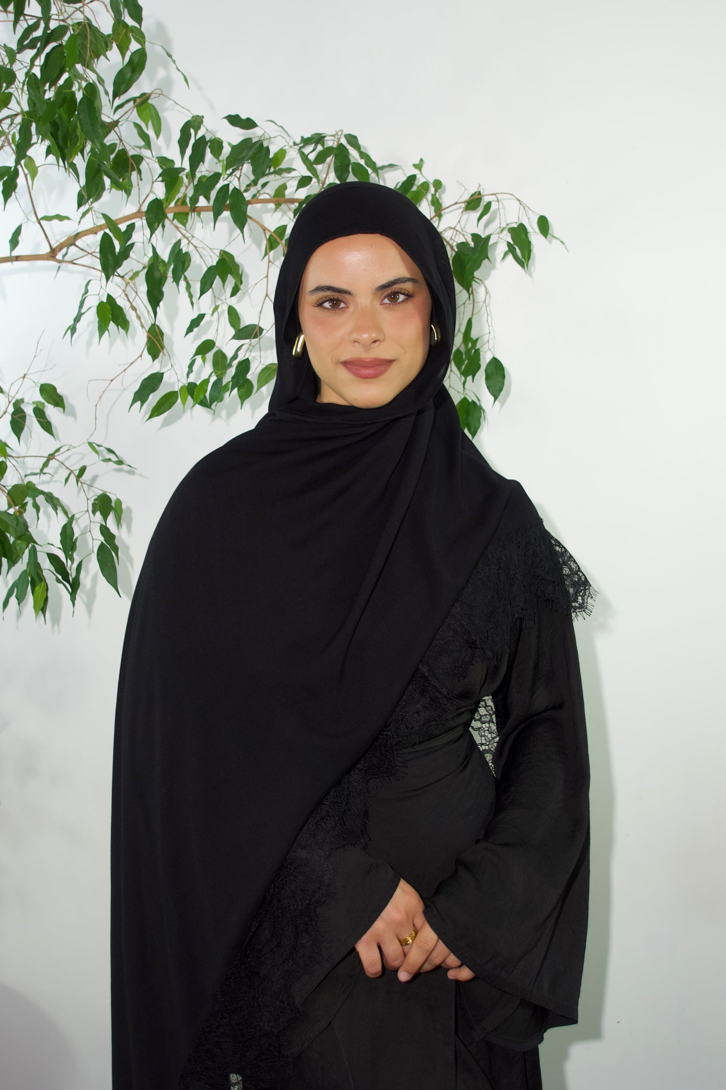 Hijab hyper léger idéal quand il fait chaud, intemporel classique ootd hijab full black dentelle 