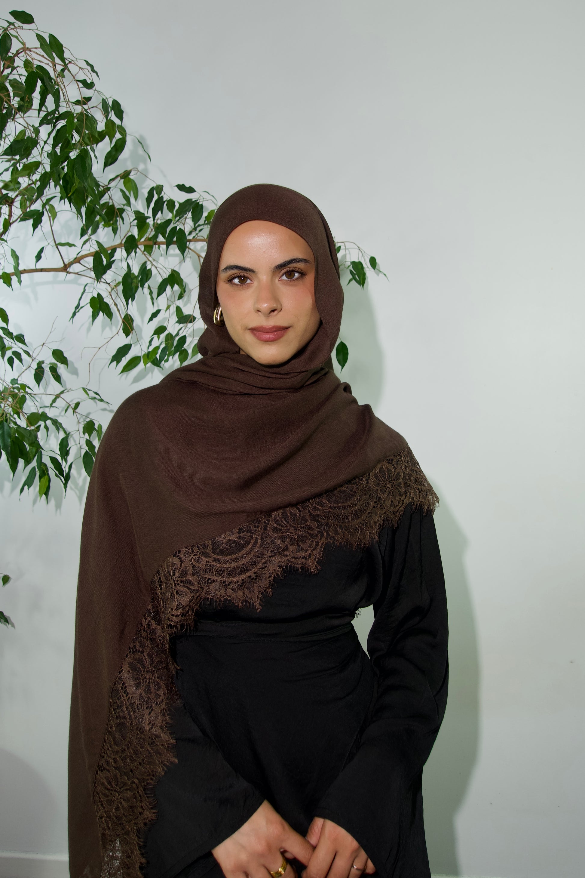 Voile musulman Hijab modal dentelle marron chocolat avec bonnet tube assorti offert

